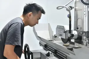 High-precision grinding machines are used for machining metal parts.