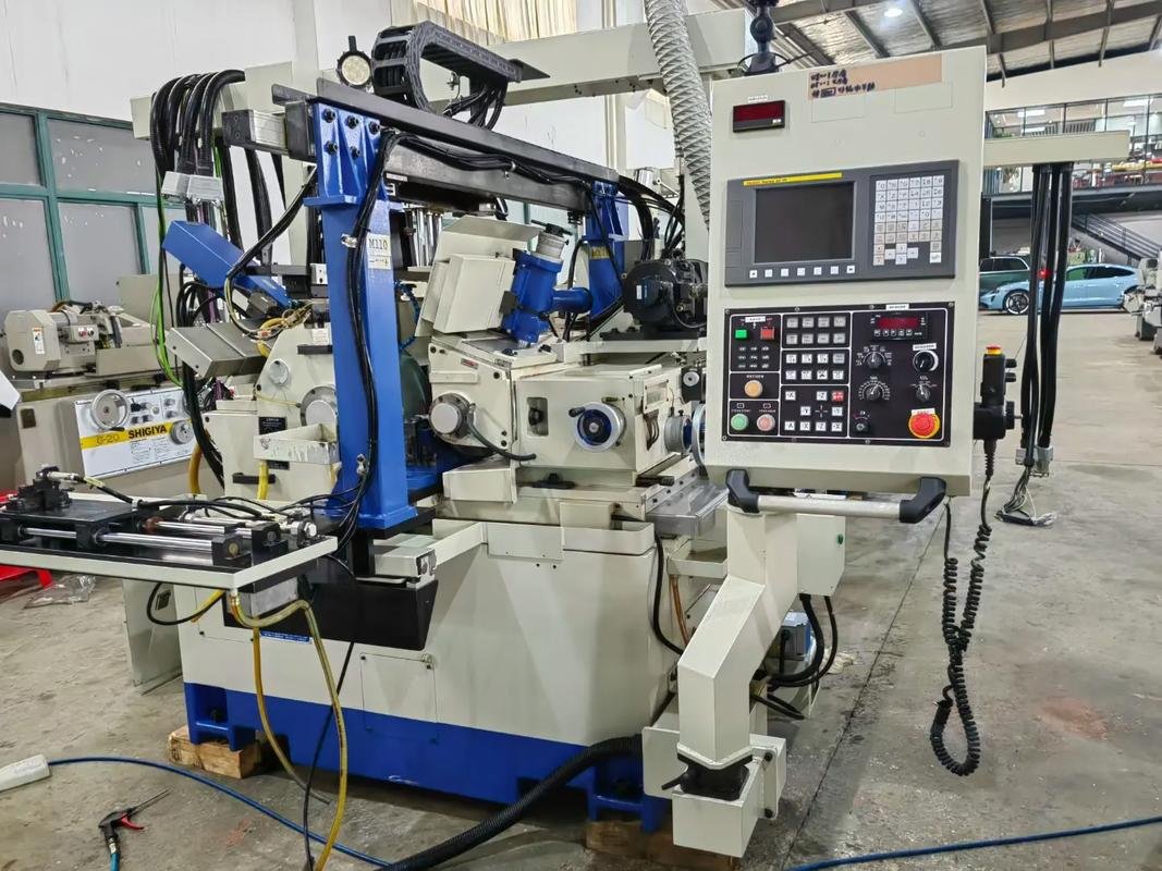 Grinding machine with feed rails, grinding wheels and CNC control