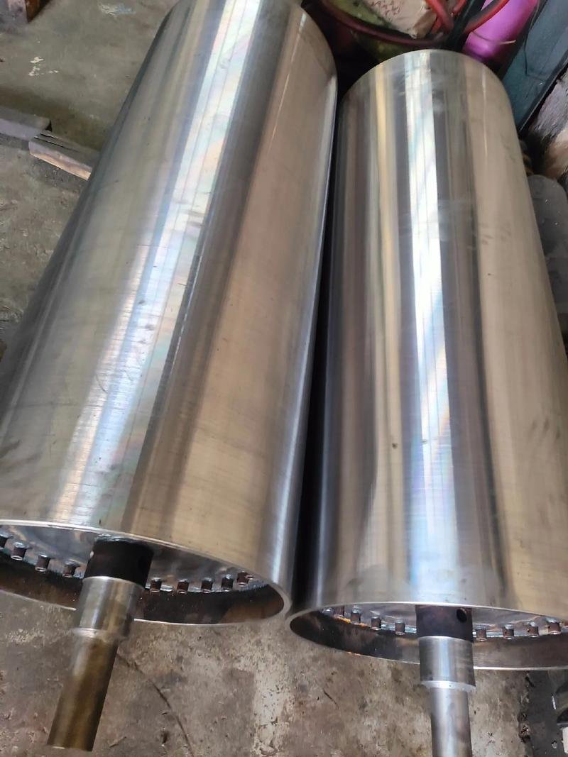 Two cylindrical metal workpieces with smooth outside surfaces